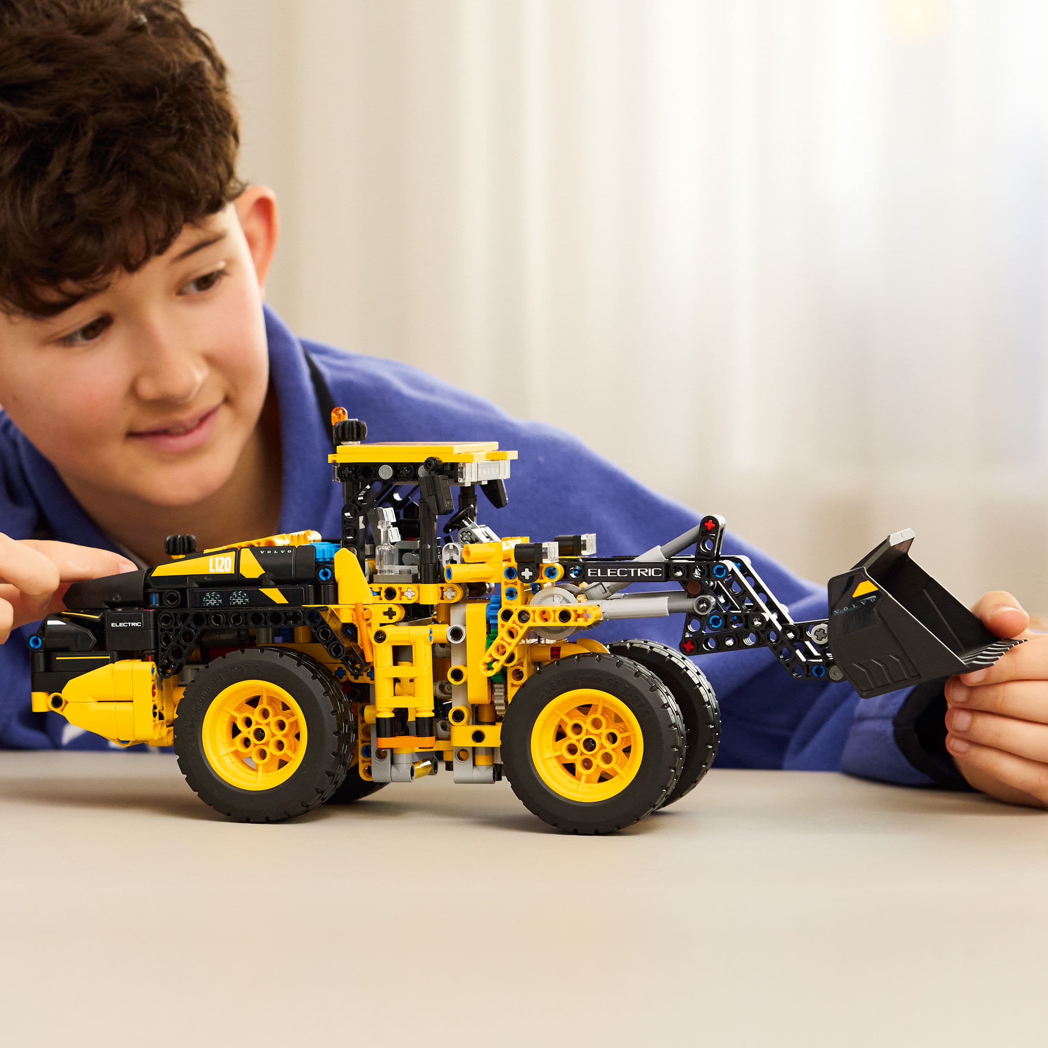 Lego Technic 42209 Volvo L120 Electric Wheel Loader for Ages 9 and Up