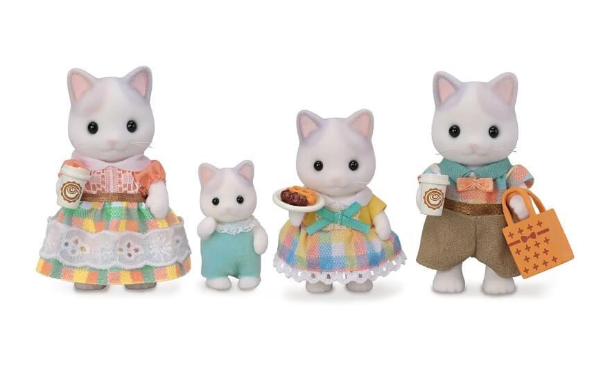 Sylvanian Families Latte Cat Family Toy Playset for Ages 3 and Up